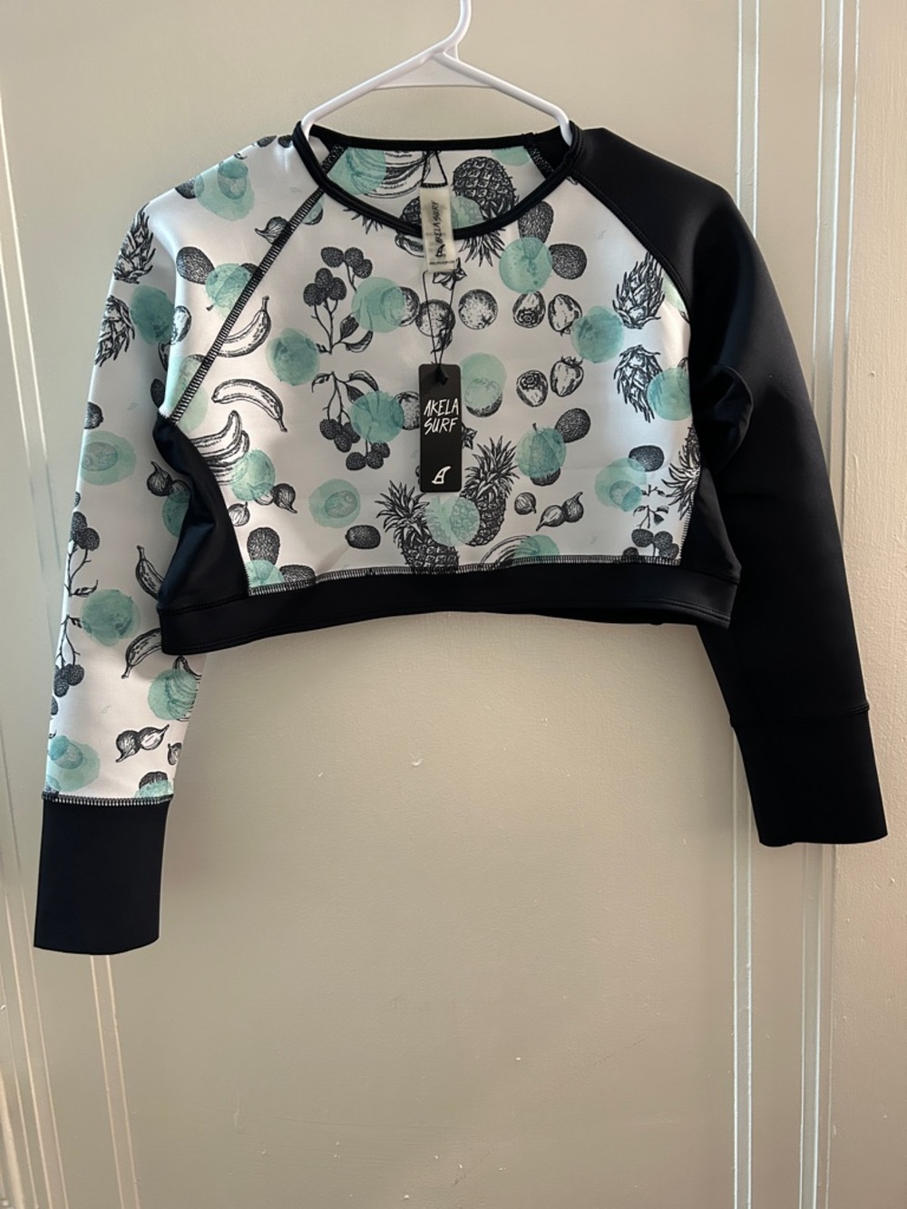 Akela Surf Size XL Cropped Rash Guard Mint White & Black fruit pattern Stripes